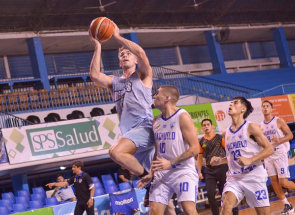 Regatas no se da por vencido; goleó Quimsa