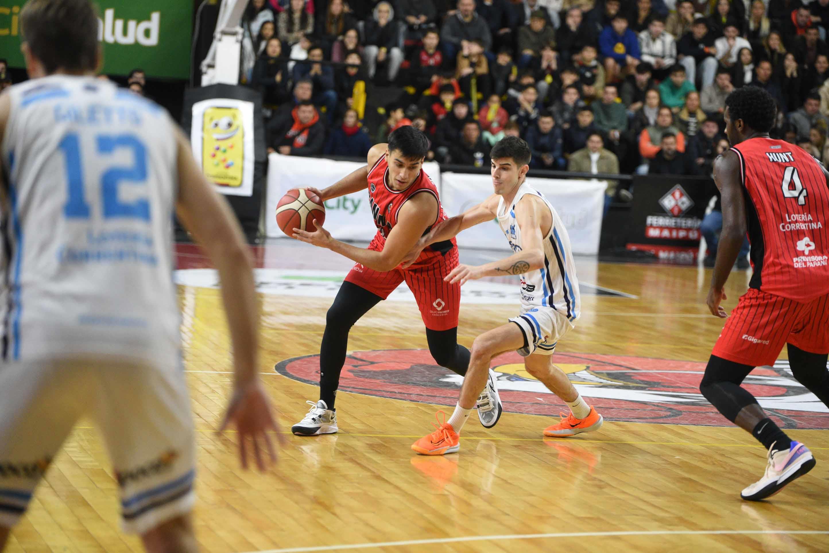 San Martín ganó y forzó el quinto partido ante Regatas
