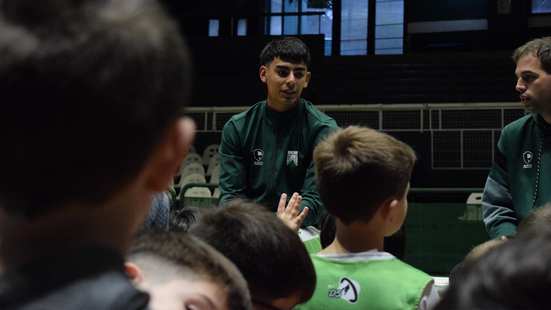 Ferro, un nuevo campus y la visita de figuras del básquet