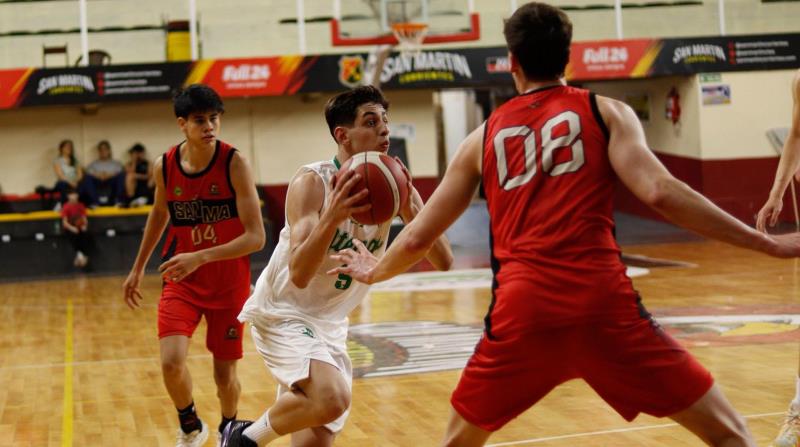 Victoria de Atenas ante San Martín en doble suplementario
