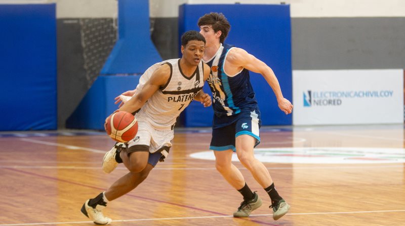 Sobre el final, Platense derrotó a Racing como visitante