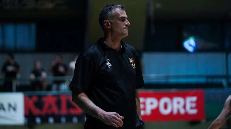 Gonzalo Gómez es el primer DT en llegar a 100 triunfos en La Liga Femenina