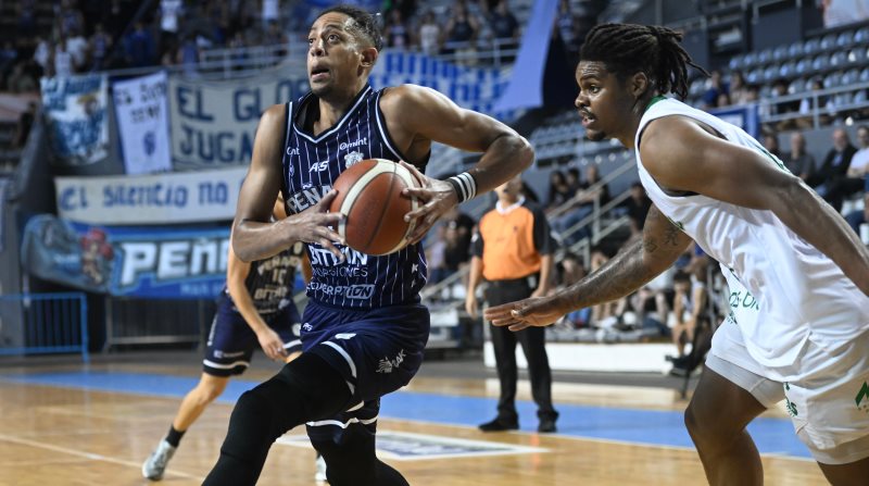 Peñarol dominó desde el segundo cuarto y ganó en el Poli