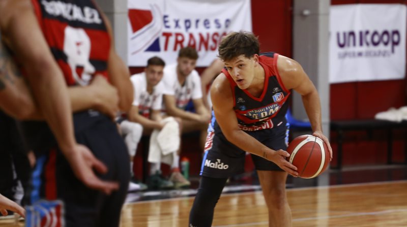 Deportivo Viedma ganó un partido muy trabajado y sigue sumando