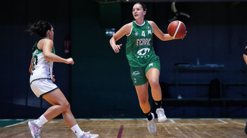 Ferro abrió la defensa de la corona con una victoria