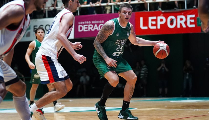 Ferro festejó en casa