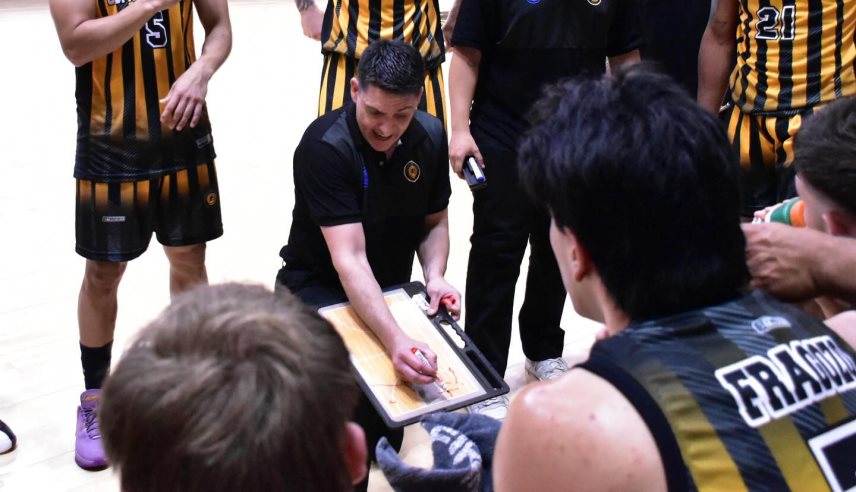 Comu quiere ratificar su levantada ante Bochas