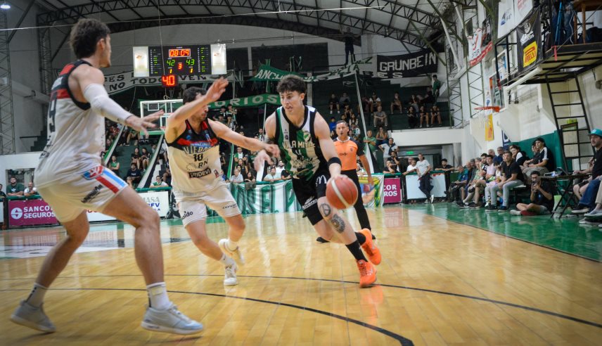 Triunfazo de Villa Mitre en casa