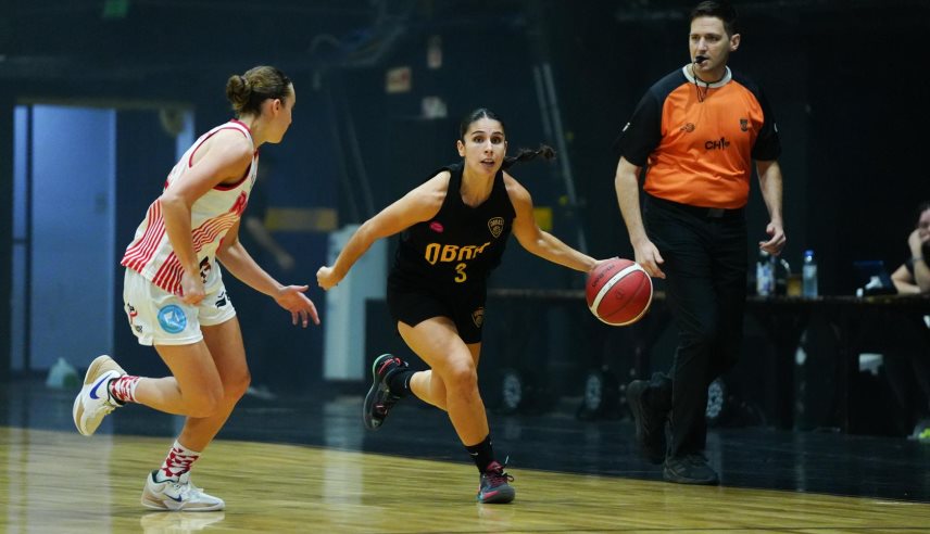 Obras rozó los 100 puntos y venció en casa a Rocamora