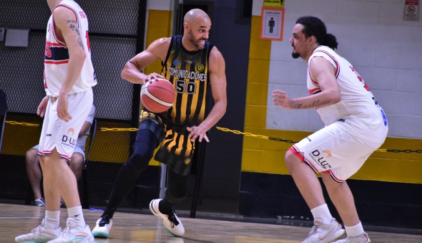 En un duelo muy parejo, Comu golpeó primero