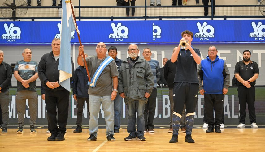 Independiente de Oliva homenajeó a los excombatientes de Malvinas