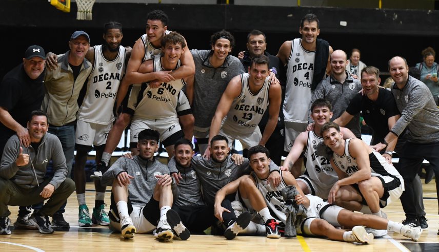 Pico FC avanzó a octavos a puro triple