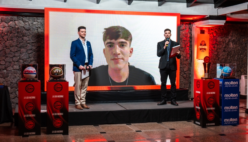 La Liga Nacional premió a sus figuras en una gala especial junto a los protagonistas - Imagen 5