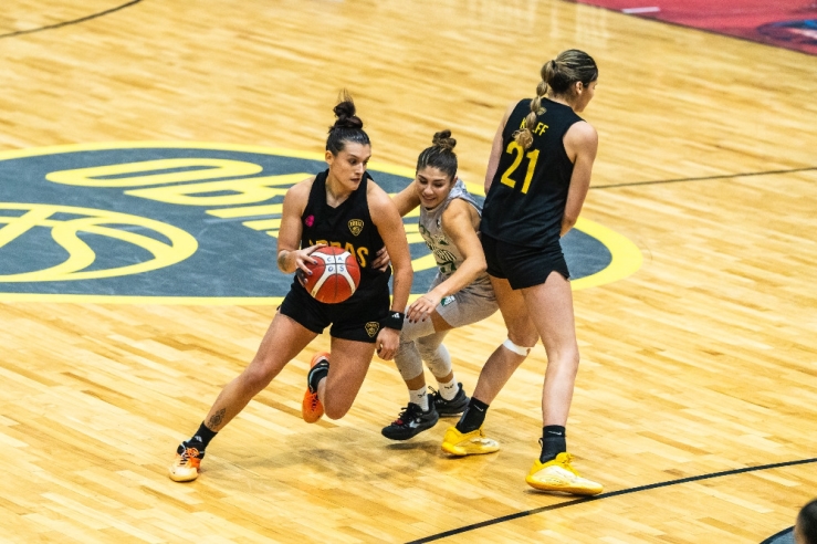 obras ganó como local y forzó el tercer juego de las Finales - Imagen 1