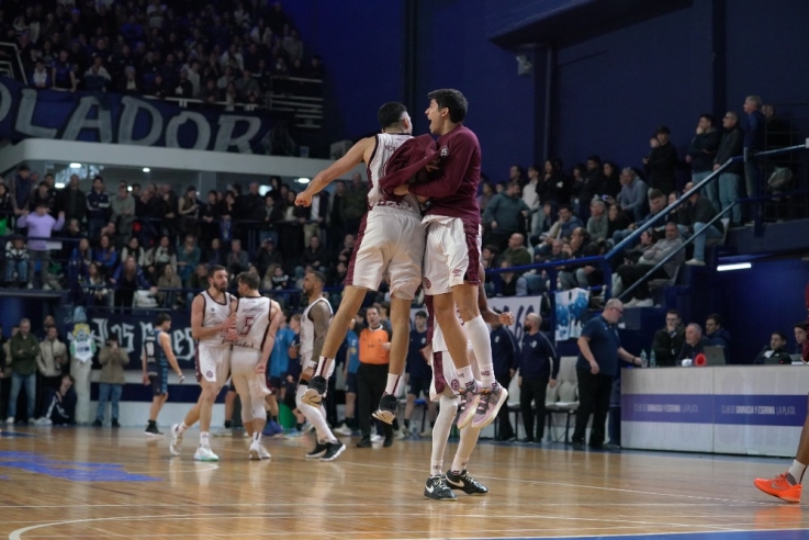 Lanús lo dio vuelta en el último cuarto y cerró la serie - Imagen 6
