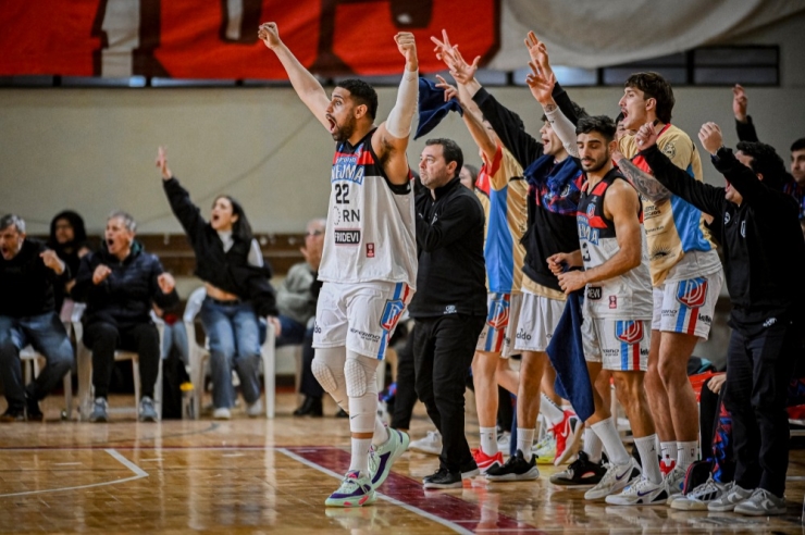 Jeffrey Merchant continuará en Deportivo Viedma para la próxima temporada - Imagen 4