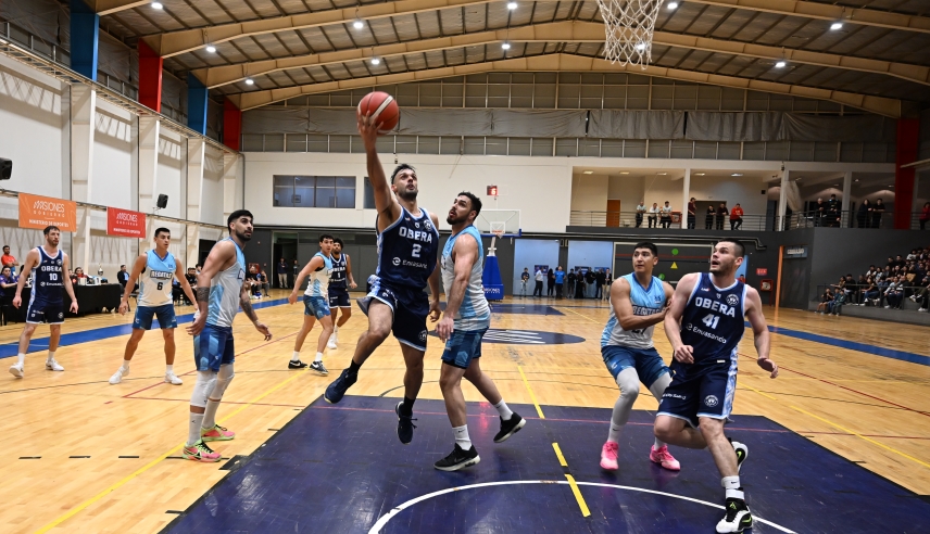 Oberá le ganó a Regatas en su último amistoso