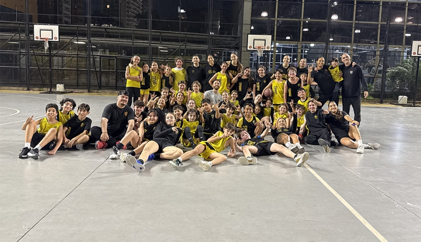Una tarde de juegos y risas entre el plantel profesional y el Minibásquet