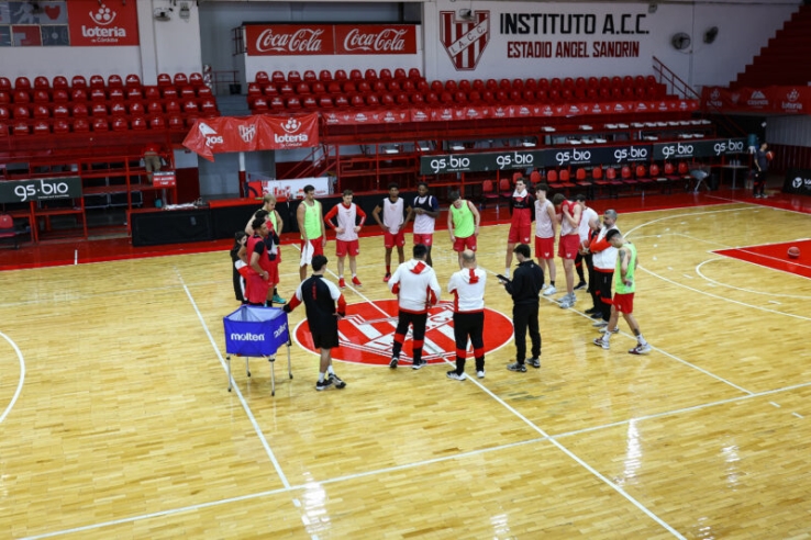 Manuel Urrutia: "El equipo está con muchas ganas de jugar y de sentirse compitiendo" - Imagen 1