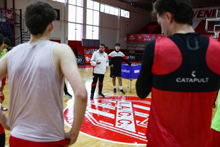 Manuel Urrutia: "El equipo está con muchas ganas de jugar y de sentirse compitiendo" - Imagen 5