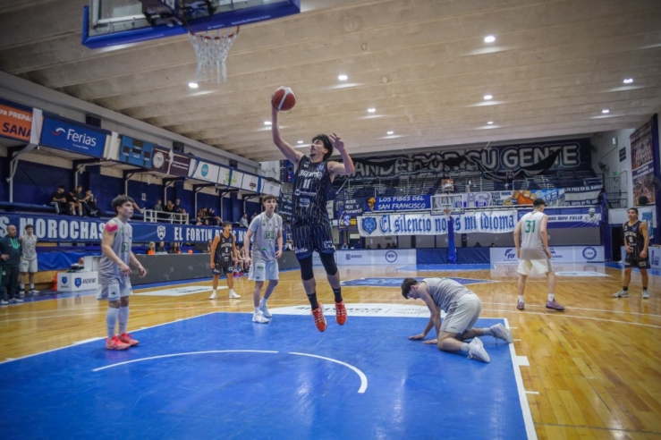 Ferro festejó en el debut ante Argentino - Imagen 3