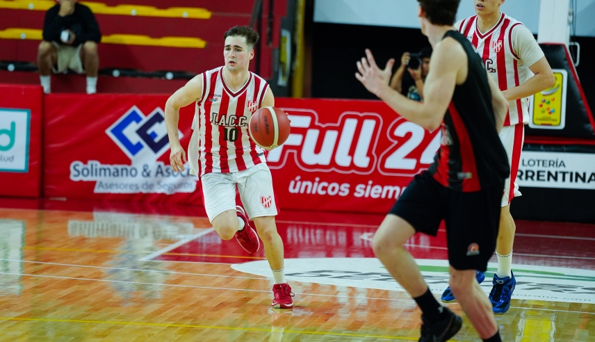 Instituto arrancó con una victoria ante San Martín
