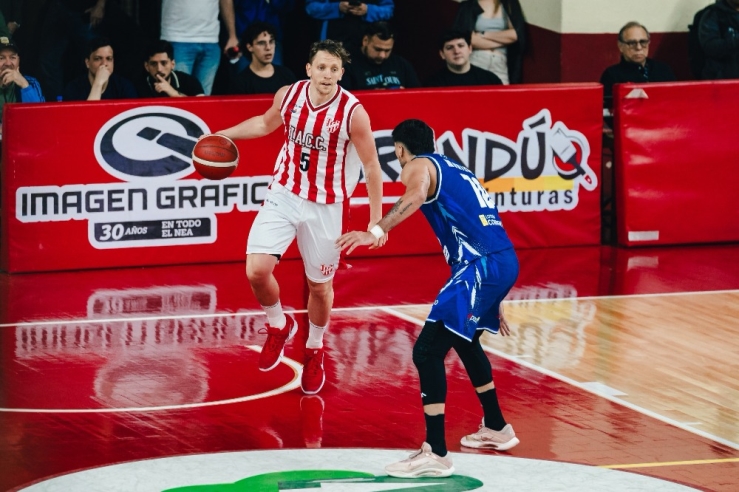 Regatas derrotó a Instituto en su debut - Imagen 1