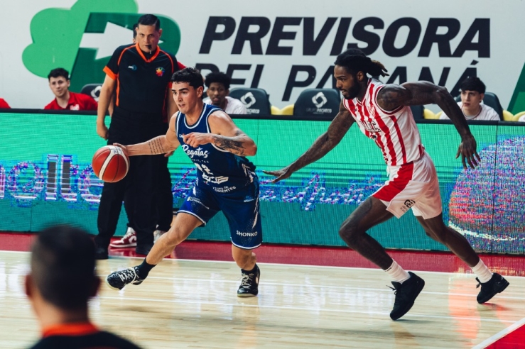 Regatas derrotó a Instituto en su debut - Imagen 3