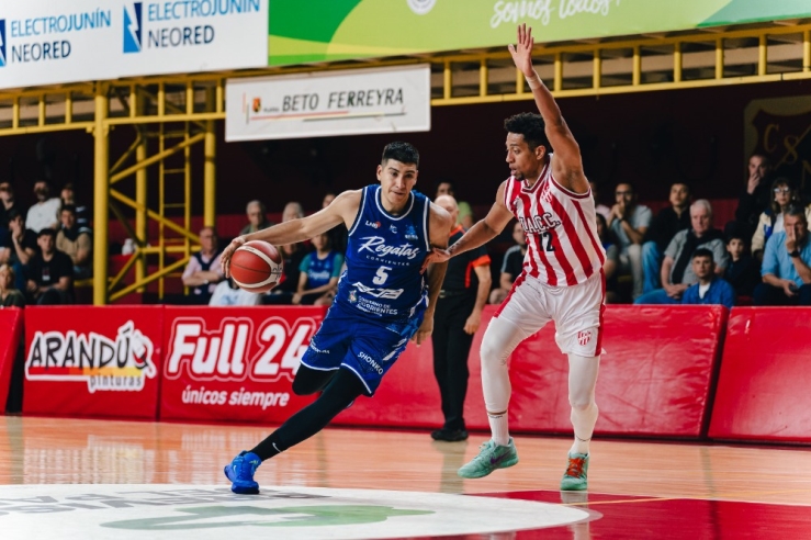 Regatas derrotó a Instituto en su debut - Imagen 4