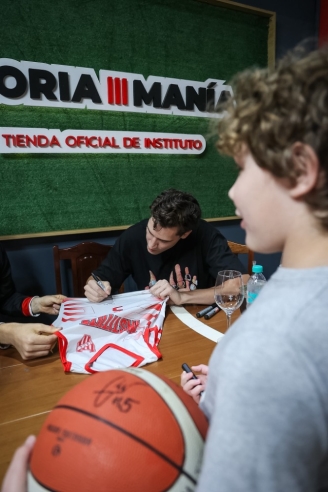 Lugarini y Whelan compartieron una tarde con los hinchas  - Imagen 2
