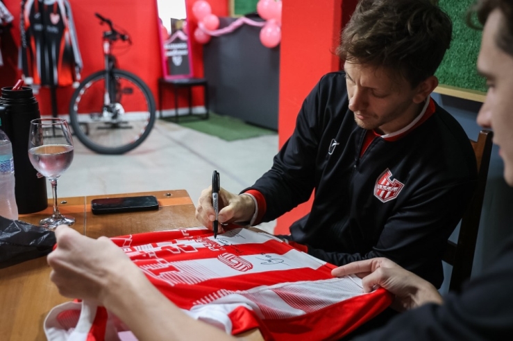 Lugarini y Whelan compartieron una tarde con los hinchas  - Imagen 3