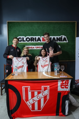 Lugarini y Whelan compartieron una tarde con los hinchas  - Imagen 8