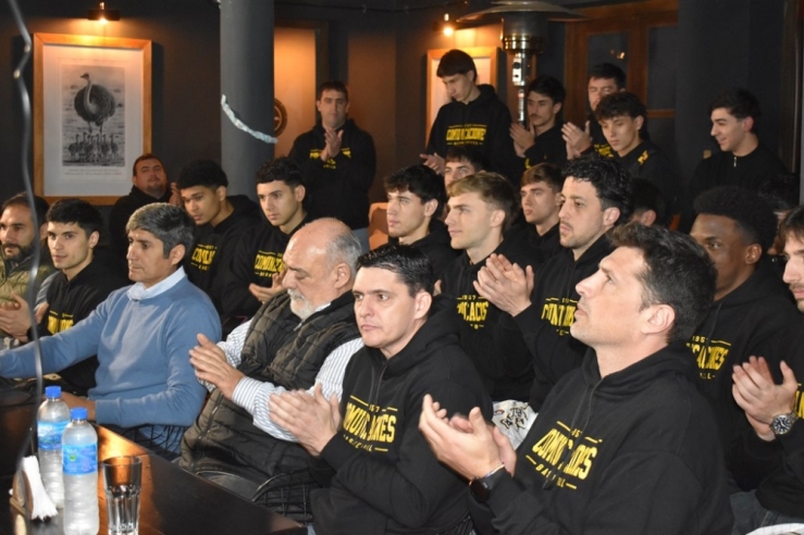 Comunicaciones presentó el plantel para una nueva temporada - Imagen 1