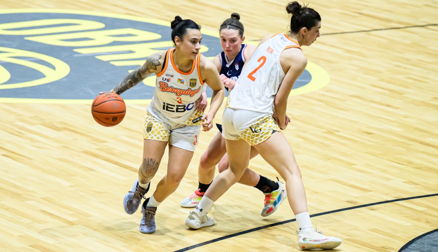 Berazategui presentó su tercera camiseta, un homenaje a los colores de la ciudad - Imagen 1