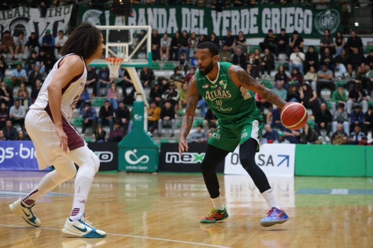 Atenas sumó su tercera victoria en fila - Imagen 5