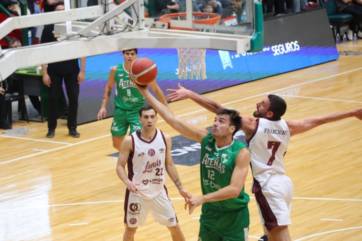 Atenas sumó su tercera victoria en fila - Imagen 7