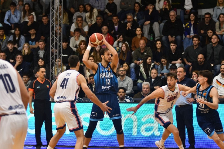 Quimsa derrotó a Racing y se sostiene invicto en la LNB - Imagen 8